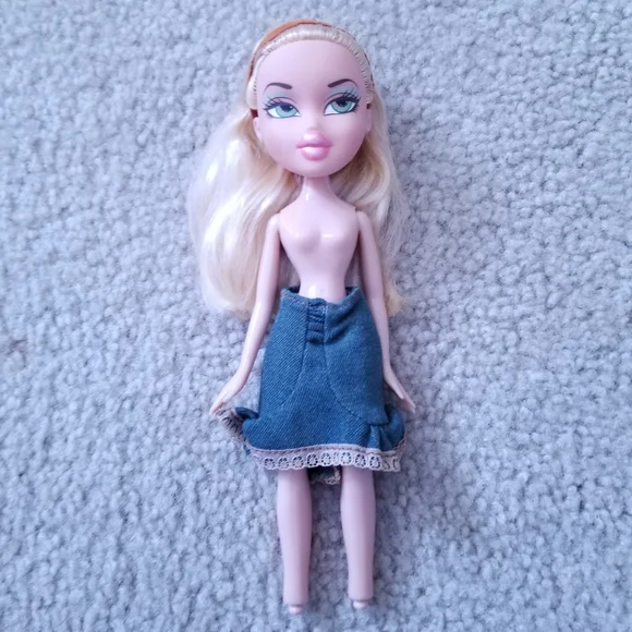 2003 Classic Strut It Cloe Bratz Doll - Picture 1 of 8